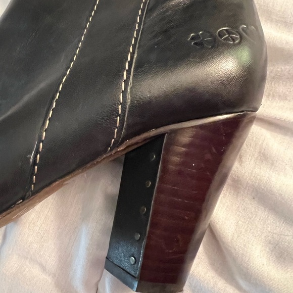 Lucky Brand boots, size 8.5 - Picture 4 of 9